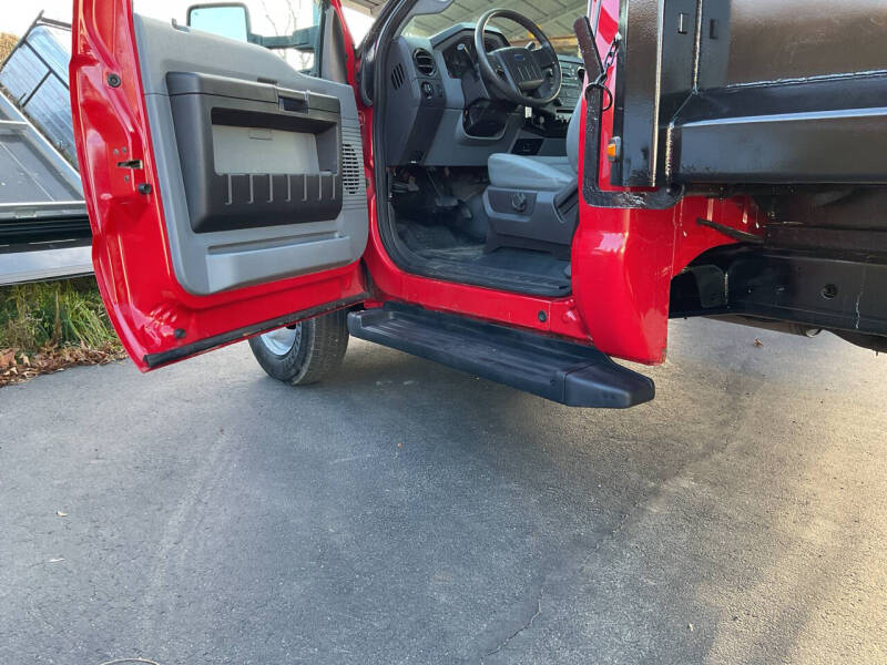 2015 Ford F-350 Super Duty Chassis Cab XLT photo 26