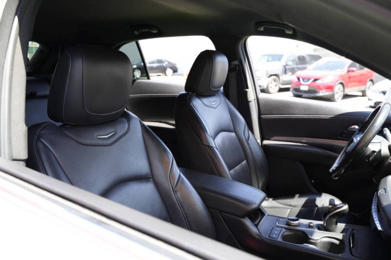 2021 Cadillac XT4 Premium Luxury
