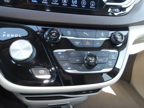 2017 Chrysler Pacifica Touring-L