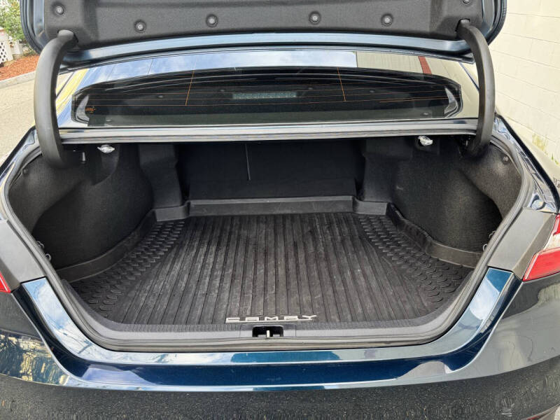 2020 Toyota Camry Hybrid LE