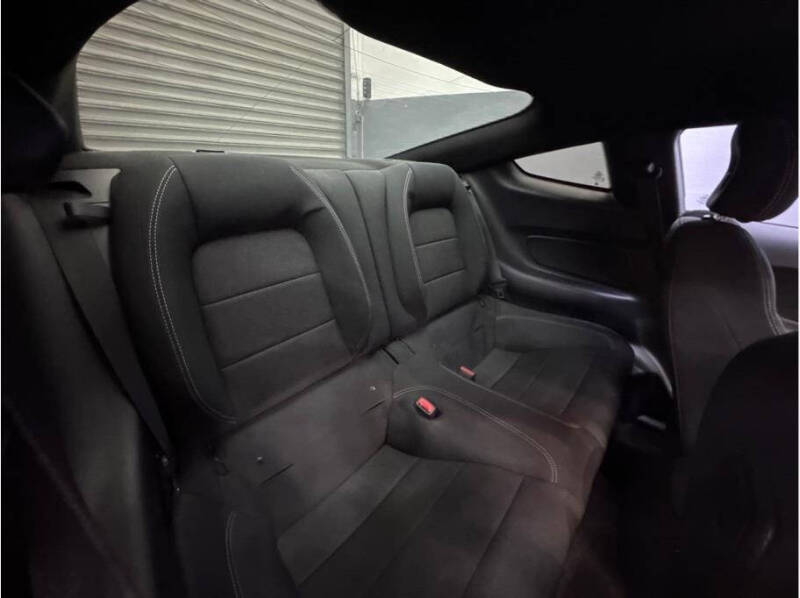 2016 Ford Mustang V6
