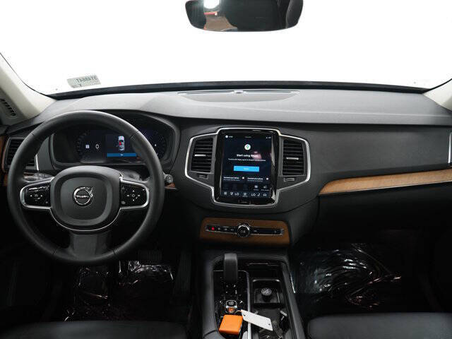 2024 Volvo XC90 B6 Core Bright Theme