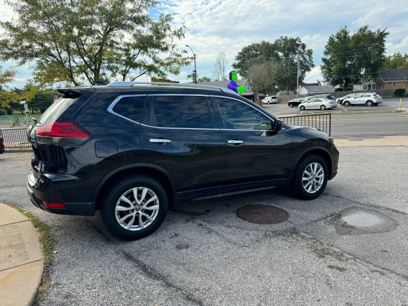 2017 Nissan Rogue SV photo 6