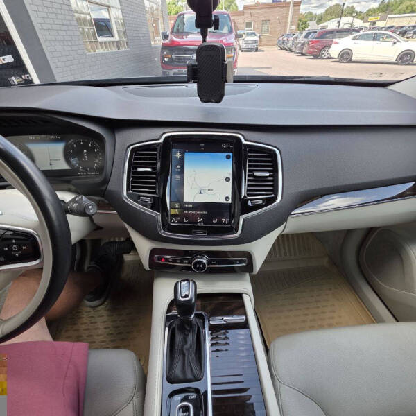 2016 Volvo XC90 T6 Momentum