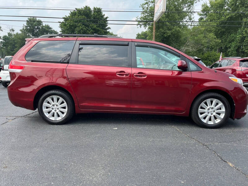 2011 Toyota Sienna LE 7-Passenger