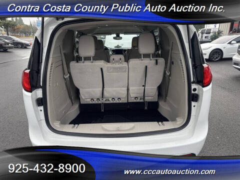 2017 Chrysler Pacifica Hybrid Touring Plus