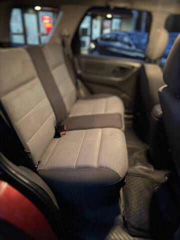 2005 Ford Escape XLS