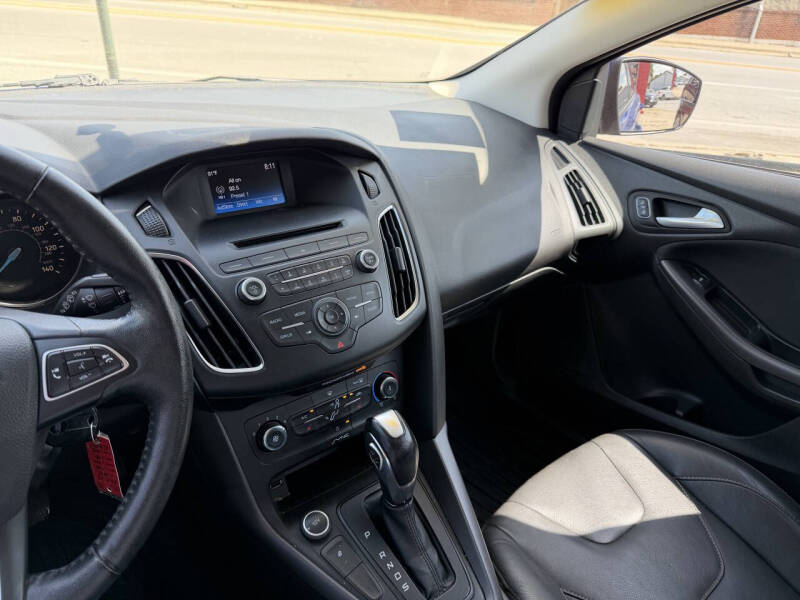 2015 Ford Focus SE - Photo 11