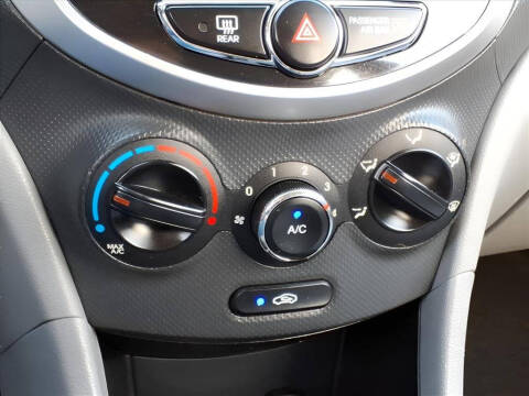 2012 Hyundai Accent SE