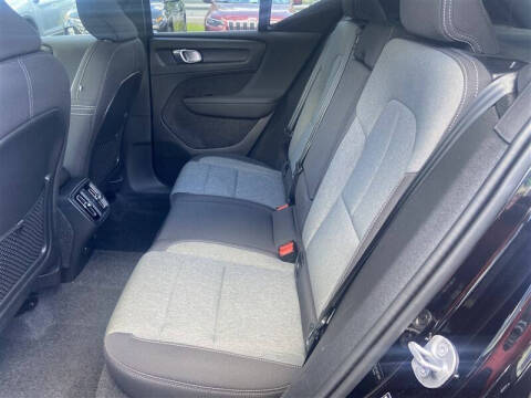 2025 Volvo XC40 B5 Core Bright Theme