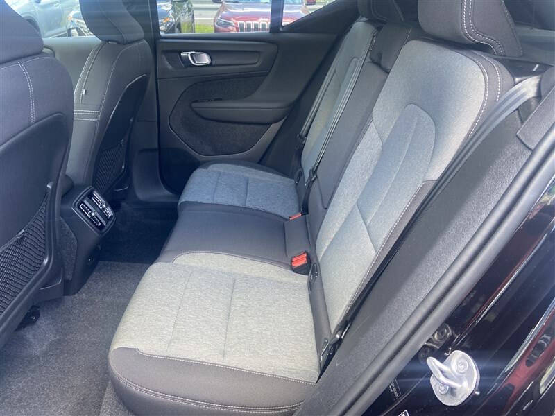 2025 Volvo XC40 B5 Core Bright Theme