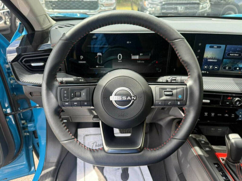 2025 Nissan Kicks SR