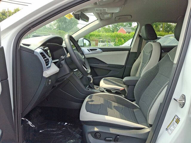 2025 Volkswagen Taos SE 4Motion