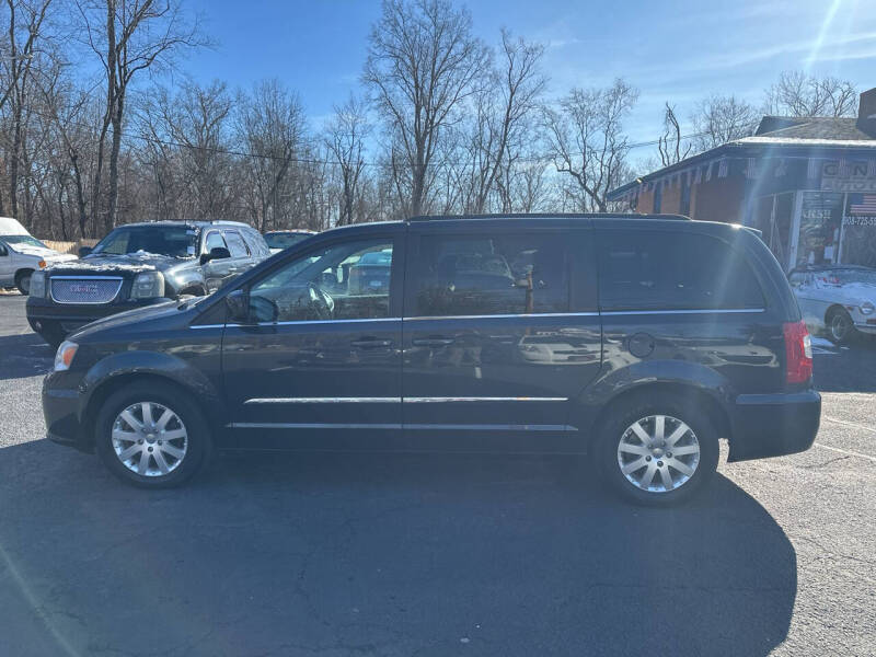 2013 Chrysler Town & Country Touring photo 8