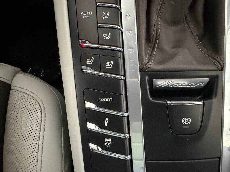 2018 Porsche Macan Turbo