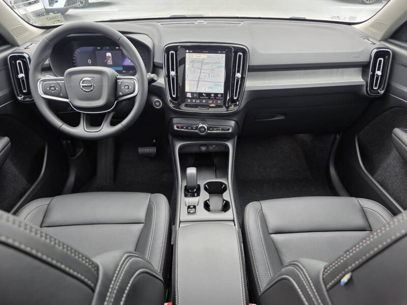 2026 Volvo XC40 B5 Core