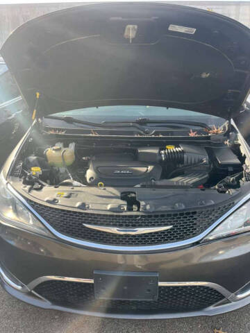 2017 Chrysler Pacifica Touring-L Plus