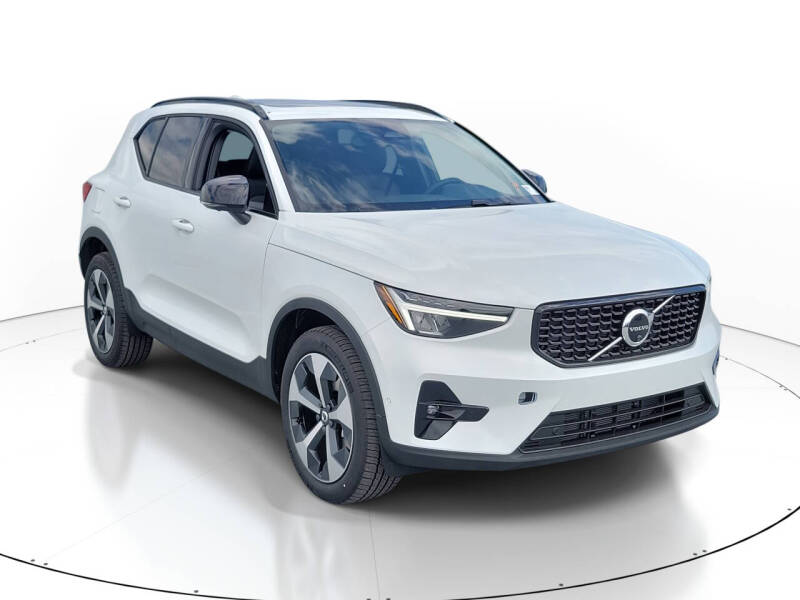 2026 Volvo XC40 B5 Plus