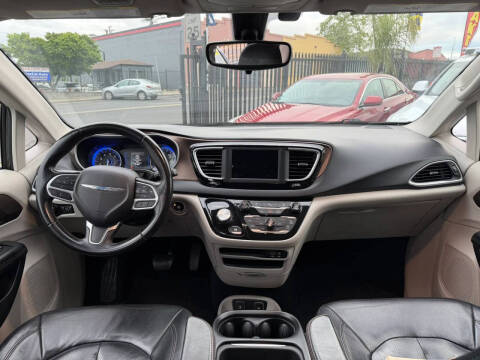 2018 Chrysler Pacifica Touring L