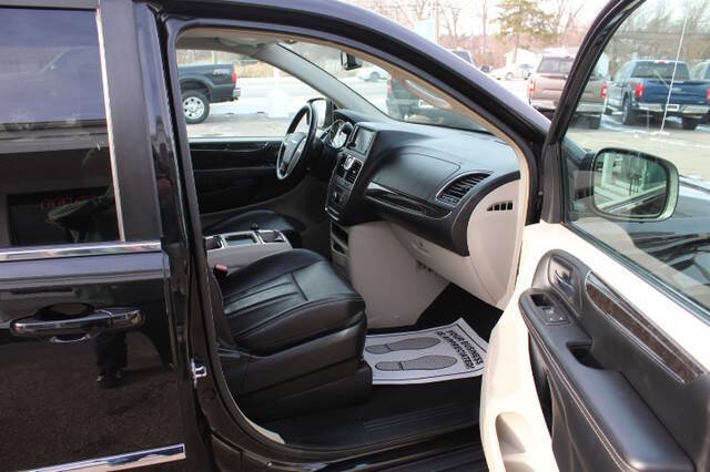 2015 Chrysler Town and Country Touring