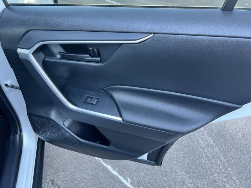 2019 Toyota RAV4 Hybrid LE