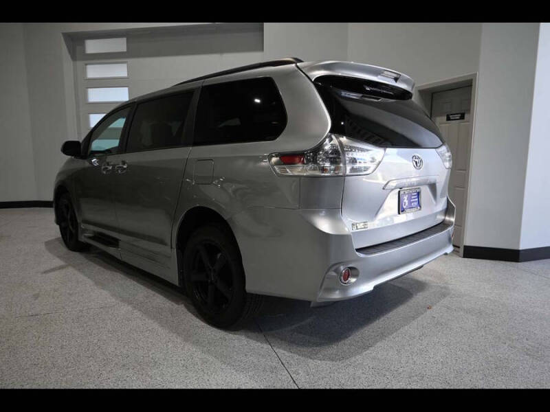 2013 Toyota Sienna SE 8-Passenger