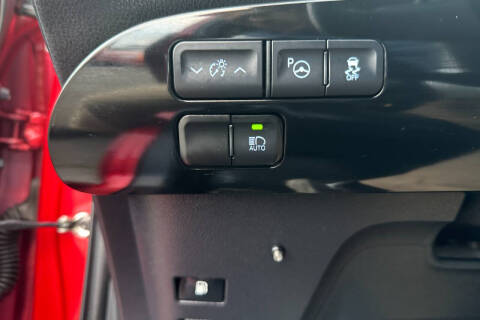 2018 Toyota Prius Three Touring