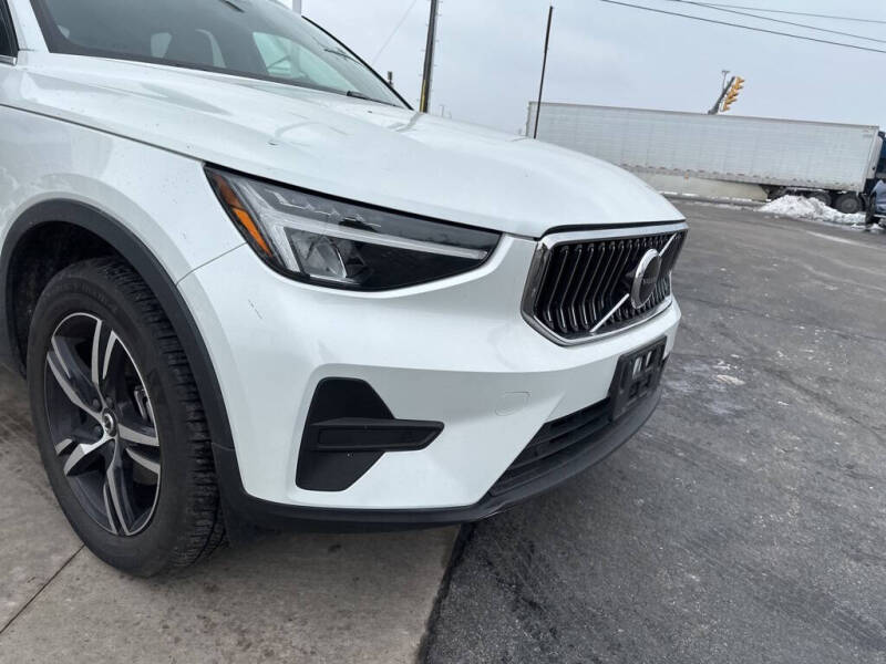 2025 Volvo XC40 B5 Core Bright Theme