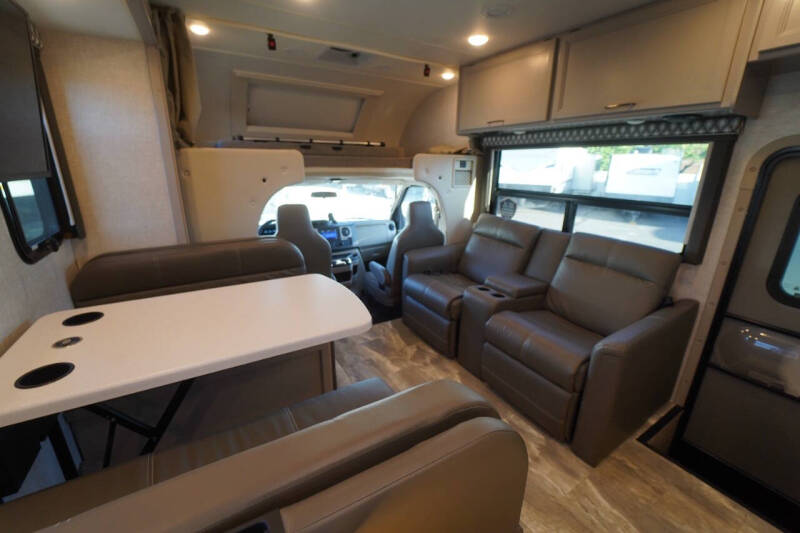 2023 Thor Motor Coach Quantum