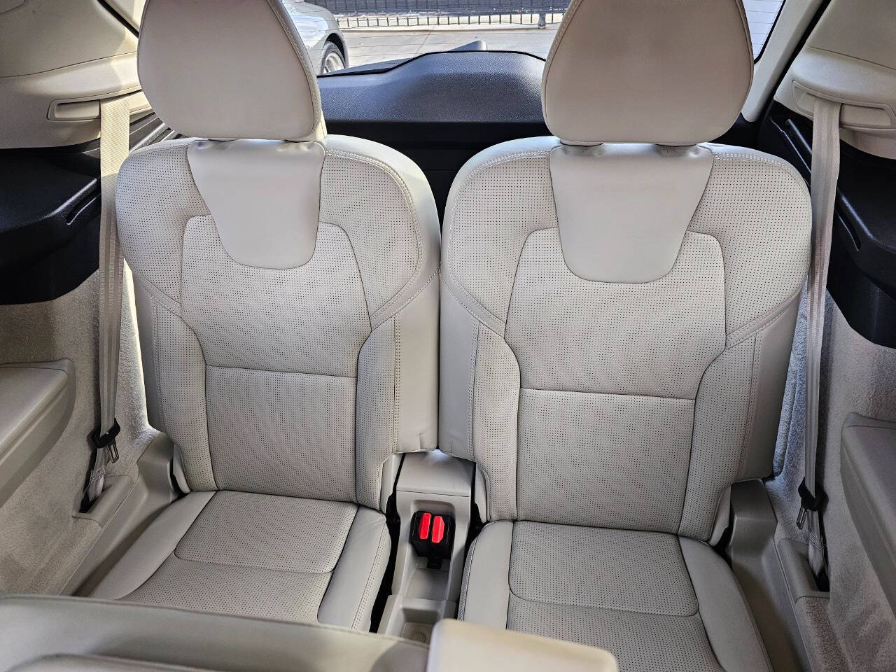 2016 Volvo XC90 38