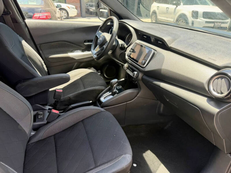 2020 Nissan Kicks SV