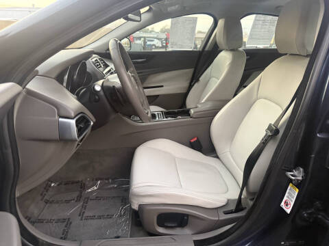 2017 Jaguar XE 25t Premium