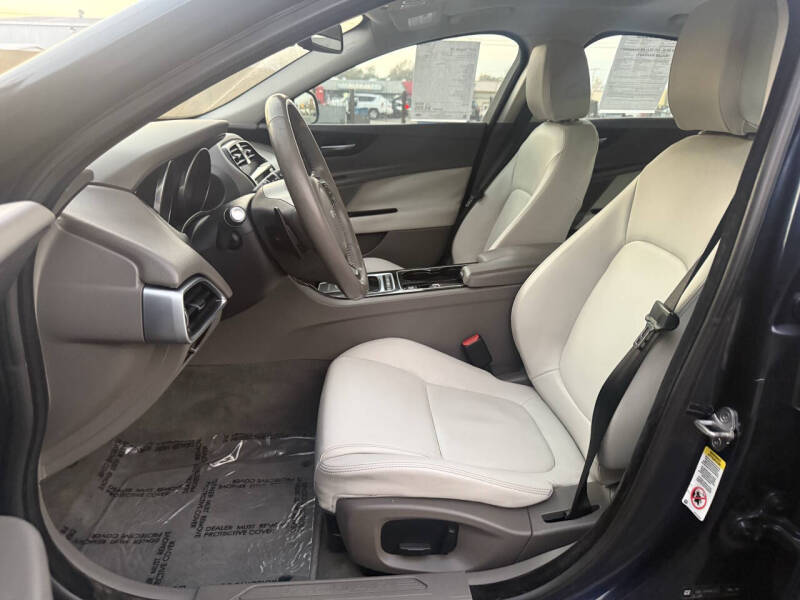 2017 Jaguar XE 25t Premium