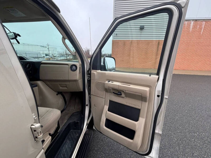 2013 Ford E-Series E-350 SD XLT