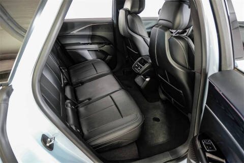 2024 Cadillac LYRIQ Luxury 1