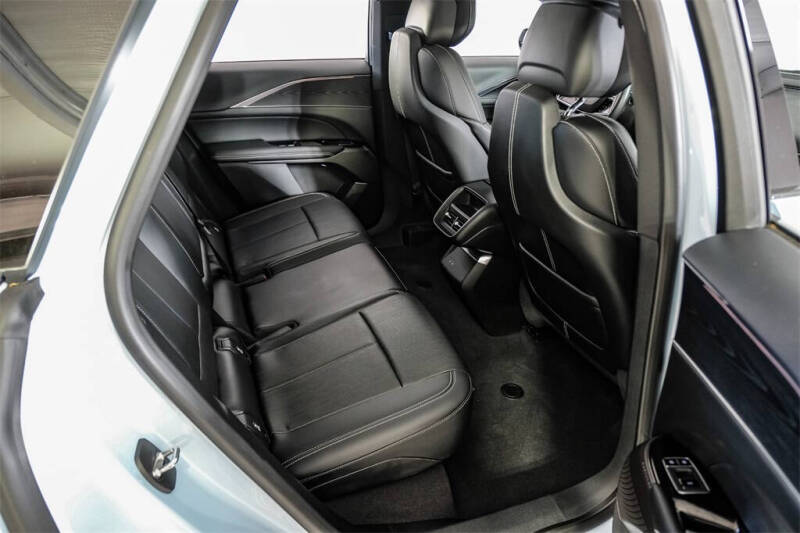 2024 Cadillac LYRIQ Luxury 1