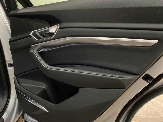 2023 Audi e-tron quattro Premium Plus