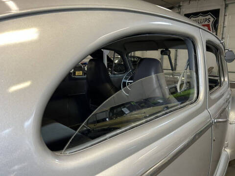 1947 Ford Super Deluxe