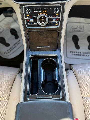 2017 Lincoln Continental Select