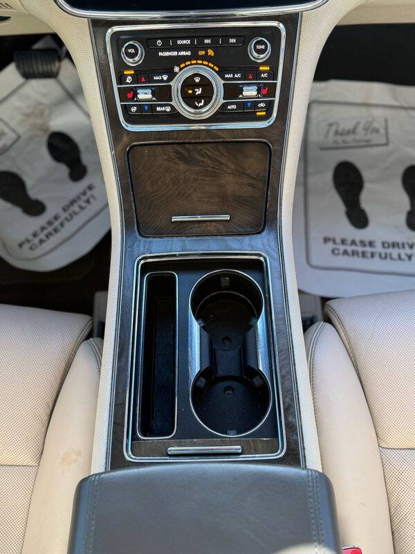 2017 Lincoln Continental Select
