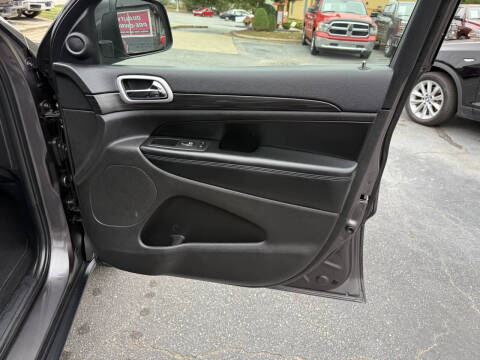 2020 Jeep Grand Cherokee Laredo