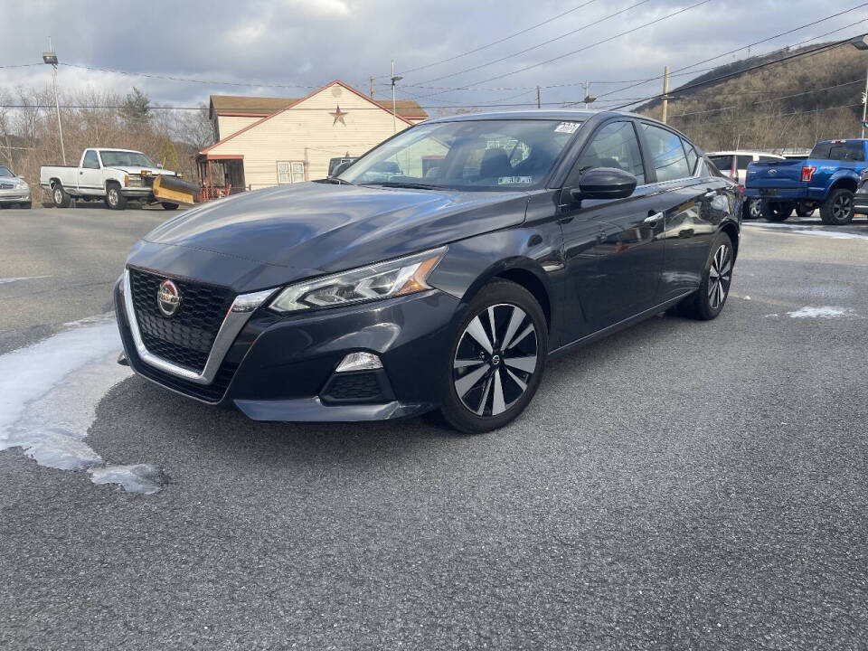 2022 Nissan Altima SV's photo