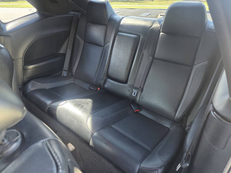 2016 Dodge Challenger SXT Plus