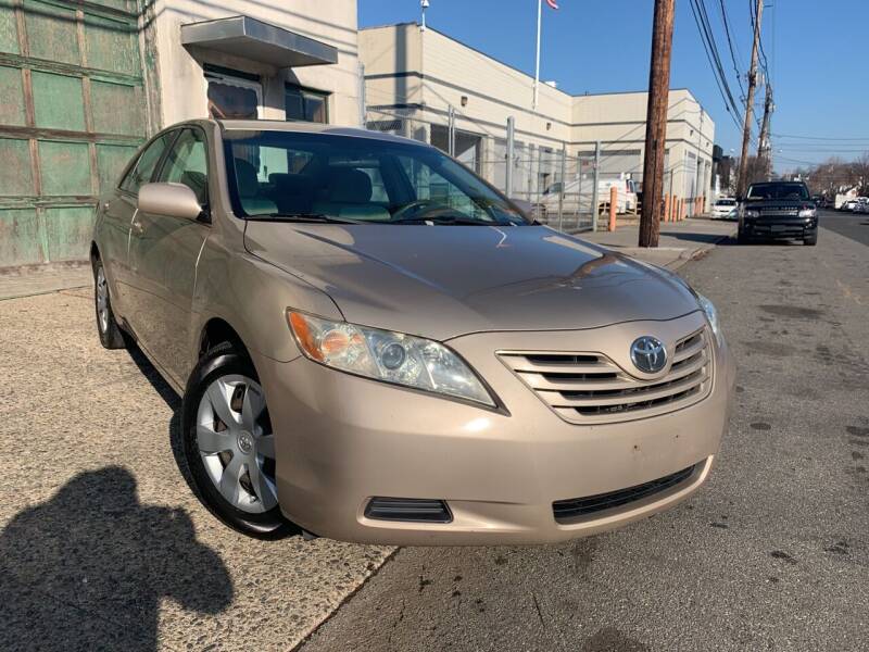 2009 Toyota Camry for sale at Illinois Auto Sales in Paterson NJ