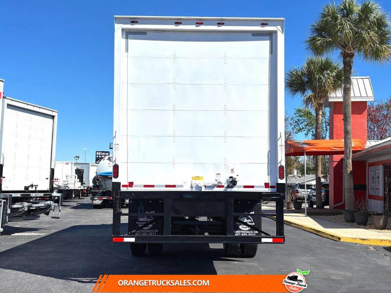 2018 Freightliner M2 106