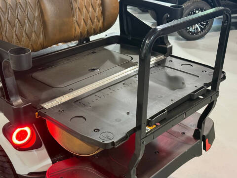 2025 E-Z-GO RXV ELiTE