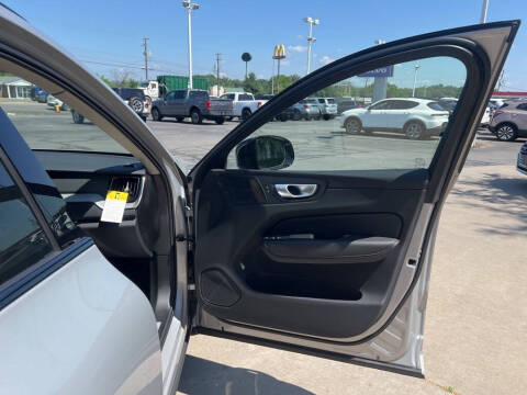 2025 Volvo XC60 T8 Plus Dark Theme