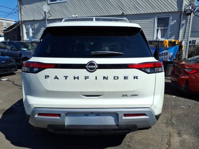 2023 Nissan Pathfinder SL