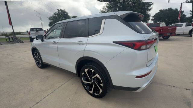 2023 Mitsubishi Outlander SE