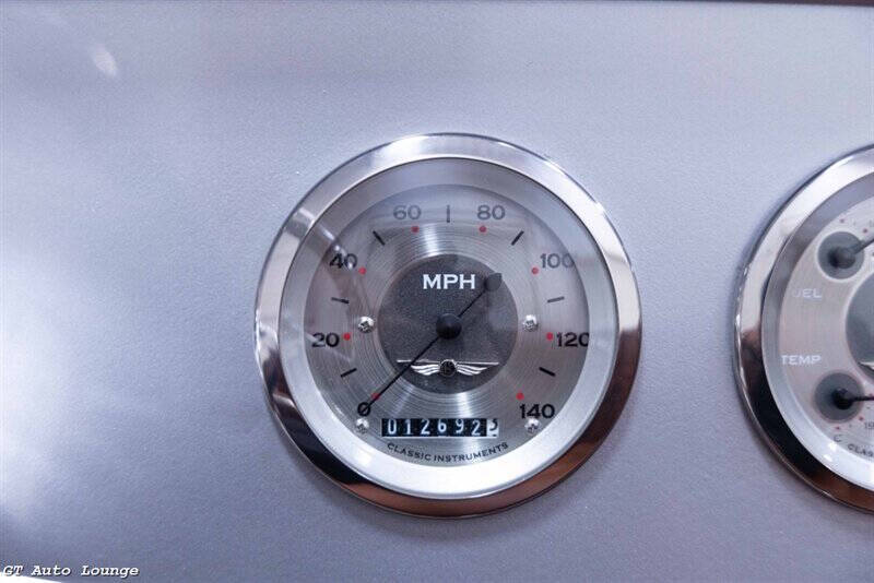 1932 Ford Roadster 38